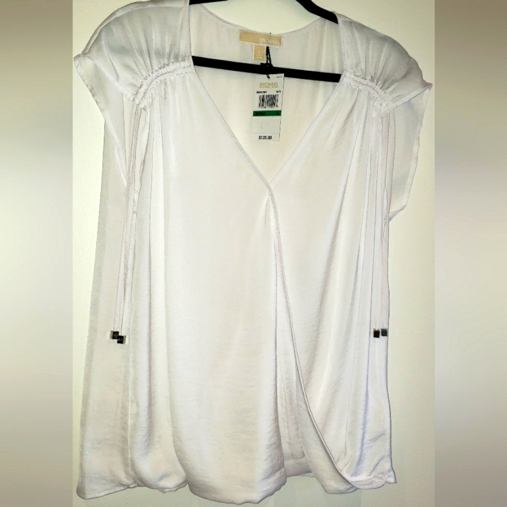 MK white top